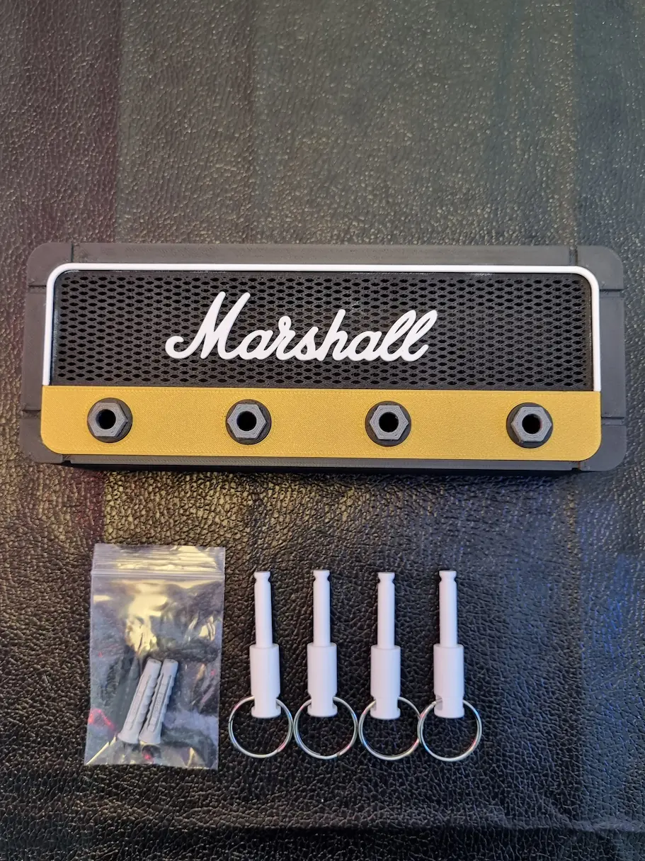 Porta llaves Marshall con los 4 llaveros tipo ficha plug de guitarra puestos