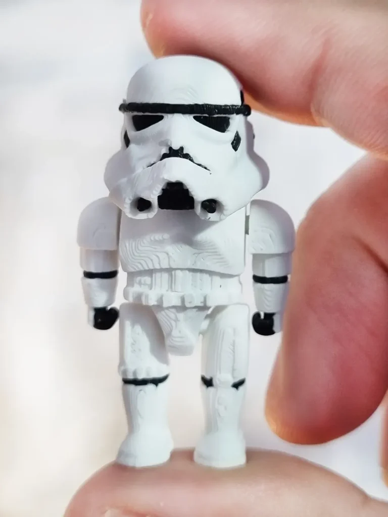 Miniatura articulada Stormtrooper impresa en 3D, vista frontal