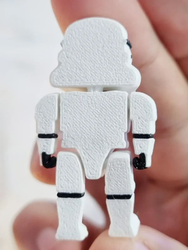 Miniatura articulada Stormtrooper impresa en 3D, vista trasera
